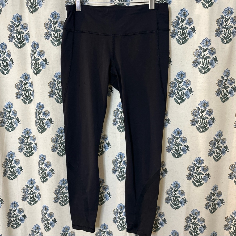 Women’s Lululemon Black Legging Size 6  Ankle Length
